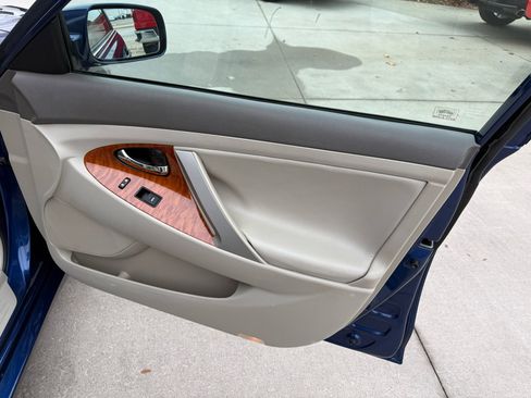 Used 2010 Toyota Camry image 16