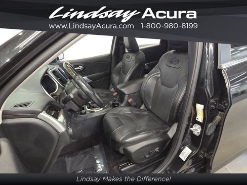 Used 2016 Jeep Cherokee Overland w/ Technology Group AWD/4WD image 13
