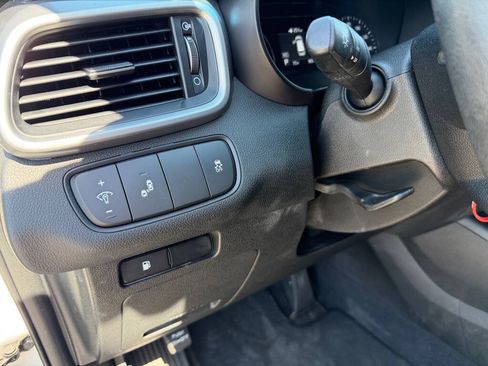 Used 2019 Kia Sorento AWD image 17
