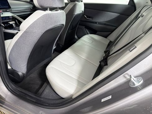 Used 2025 Hyundai Elantra Limited image 22
