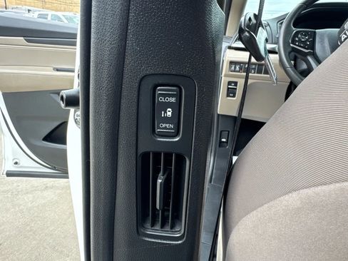 Used 2020 Honda Odyssey EX image 40