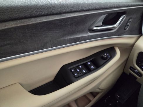 New 2025 Jeep Grand Cherokee Limited image 18