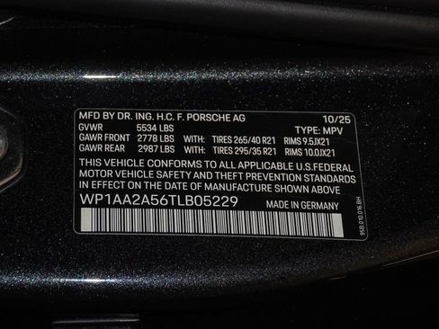 Certified 2026 Porsche Macan AWD/4WD image 30