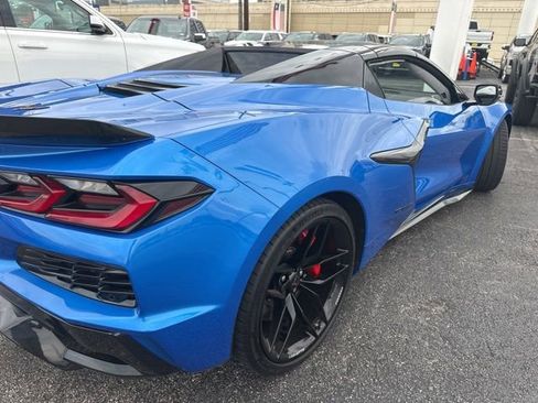 Used 2025 Chevrolet Corvette Z06 RWD image 2