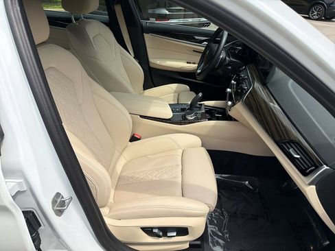 Used 2023 BMW 530e w/ Premium Package RWD image 13