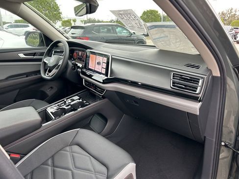 Used 2025 Volkswagen Atlas Peak Edition SE image 37