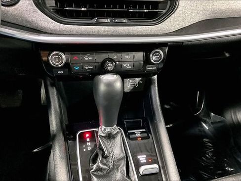 Used 2024 Jeep Compass Latitude image 16