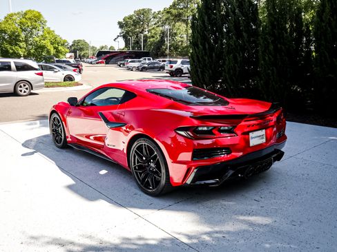 Used 2025 Chevrolet Corvette Z06 RWD image 8