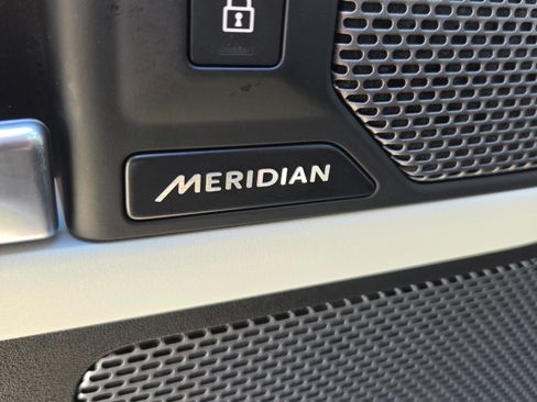 Used 2024 Land Rover Defender 110 X-Dynamic SE image 23