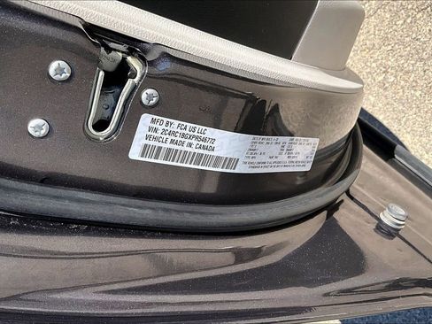 Used 2023 Chrysler Pacifica Touring-L FWD image 18