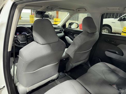 Used 2022 Toyota Highlander LE image 28