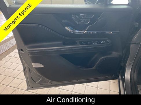 Used 2025 Lincoln Corsair Reserve w/ Towing Package AWD/4WD image 10