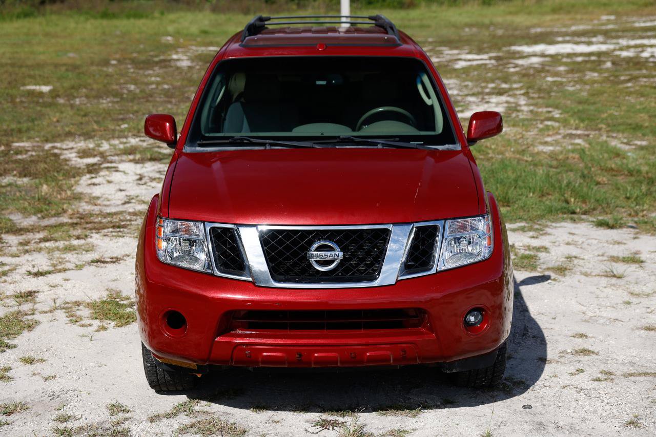 Used 2009 Nissan Pathfinder LE AWD/4WD image 19