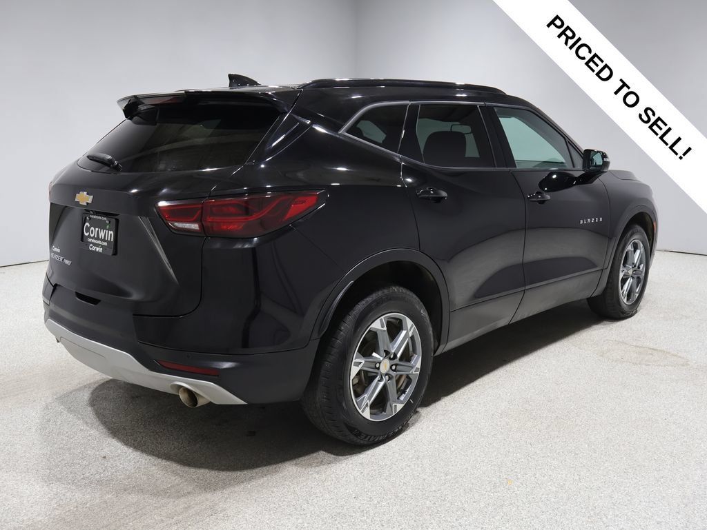Used 2024 Chevrolet Blazer LT AWD/4WD image 2