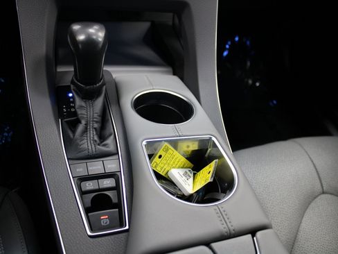 Used 2020 Toyota Avalon Limited image 32