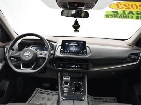 Used 2023 Nissan Rogue SV image 19