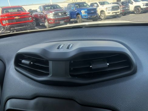 Used 2022 Jeep Renegade Latitude w/ Convenience Group image 16