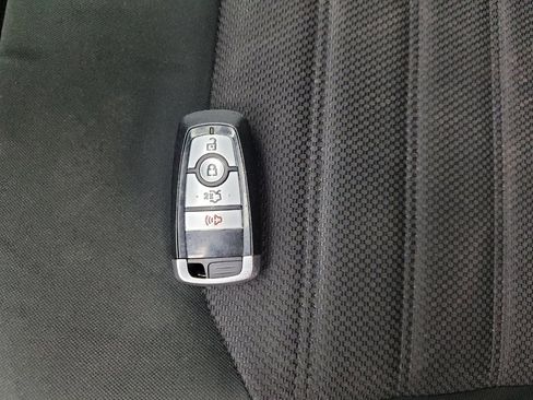 Used 2020 Ford Fusion SE FWD image 32