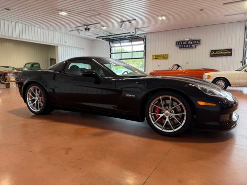 Used 2010 Chevrolet Corvette Z06 w/ Preferred Equipment Group RWD image 9