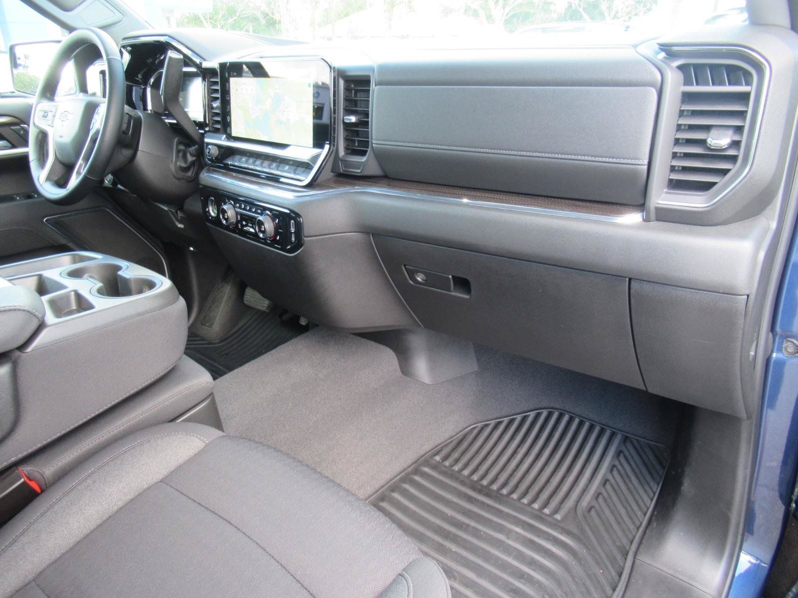 Used 2023 Chevrolet Silverado 1500 RST AWD/4WD image 15