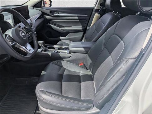 Used 2024 Nissan Altima 2.5 SL FWD image 14