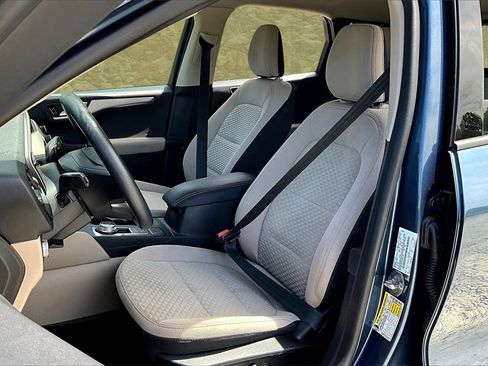 Used 2020 Ford Escape SE image 24