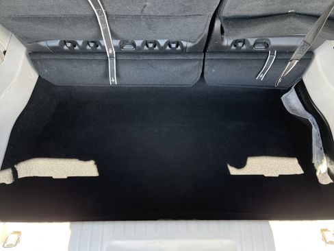 Used 2024 Chrysler Pacifica Touring-L FWD image 11