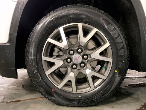 Used 2023 GMC Acadia SLE w/ Driver Convenience Package image 9