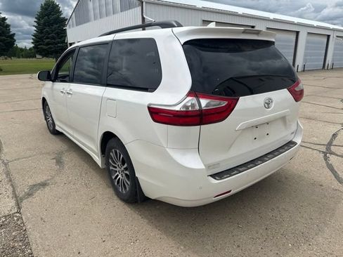 Used 2018 Toyota Sienna XLE Premium FWD image 10