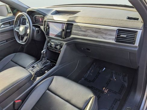 Certified 2022 Volkswagen Atlas Cross Sport SE w/ Panoramic Sunroof Package FWD image 12