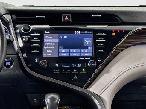 Used 2019 Toyota Camry XLE FWD image 11