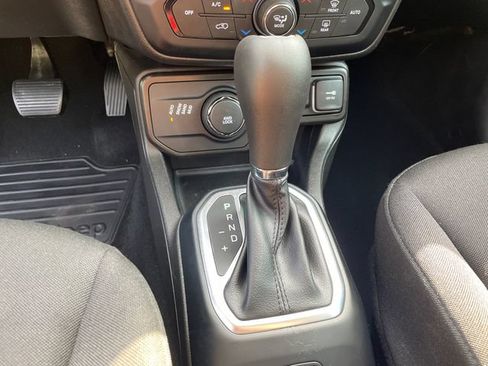 Used 2021 Jeep Renegade Latitude AWD/4WD image 35
