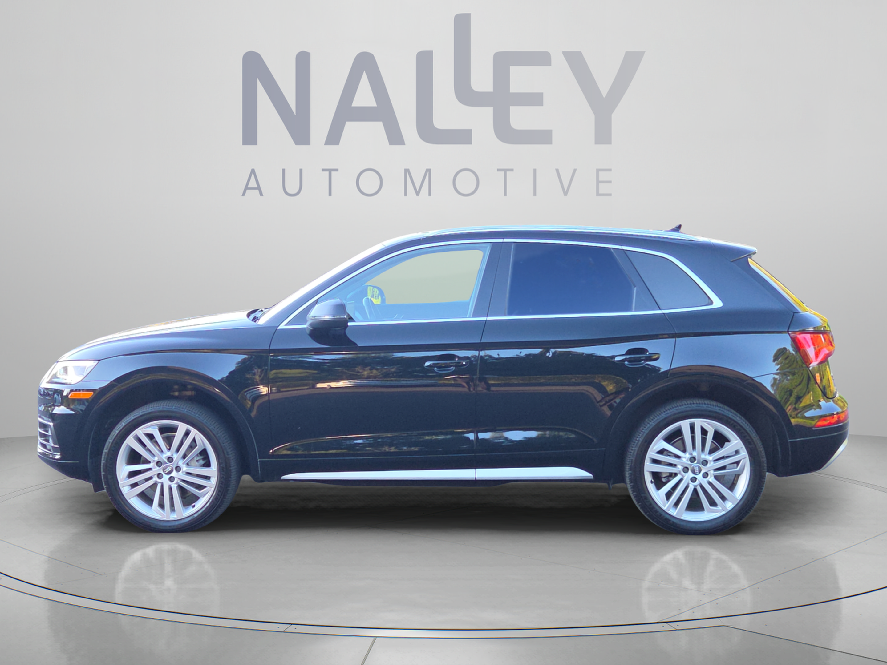 Used 2018 Audi Q5 2.0T Premium Plus w/ Premium Plus Package AWD/4WD image 2