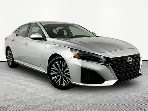 Certified 2023 Nissan Altima 2.5 SV FWD image 3