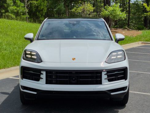 Certified 2024 Porsche Cayenne Coupe AWD/4WD image 28