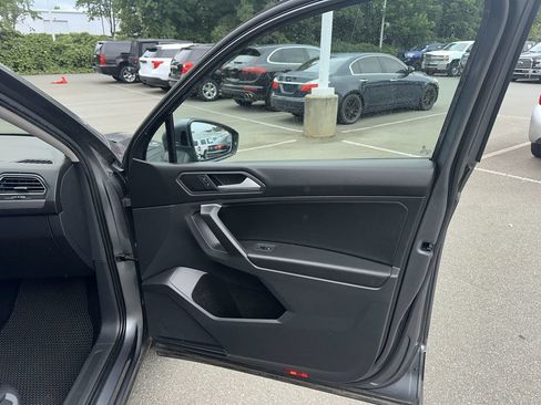 Used 2021 Volkswagen Tiguan SE FWD image 30