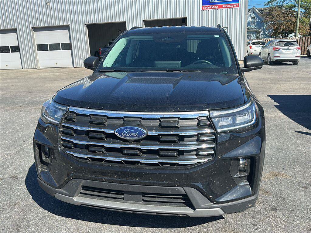 Used 2025 Ford Explorer Active w/ Active Comfort Package AWD/4WD image 2