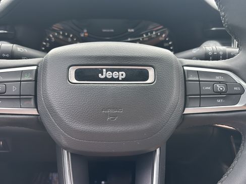 Used 2024 Jeep Compass Latitude AWD/4WD image 28