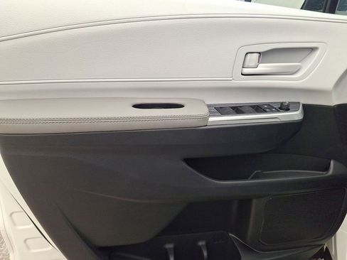 Used 2025 Toyota Sienna LE image 10