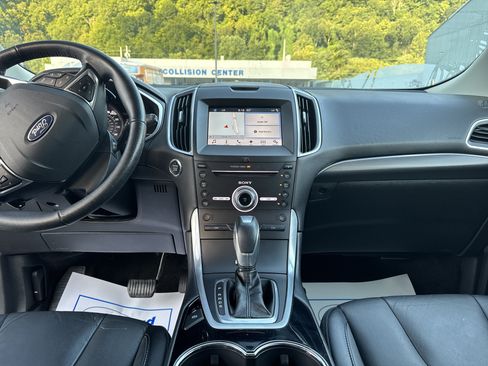 Used 2018 Ford Edge Titanium w/ Technology Package AWD/4WD image 10