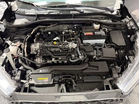 Used 2024 Toyota Corolla Cross XLE image 40