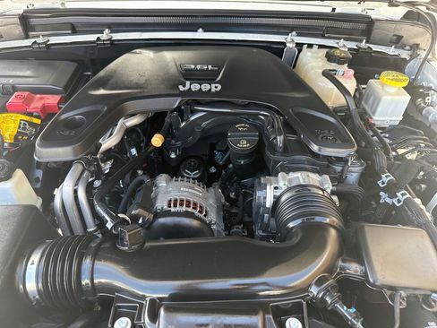 Used 2021 Jeep Gladiator Mojave AWD/4WD image 35
