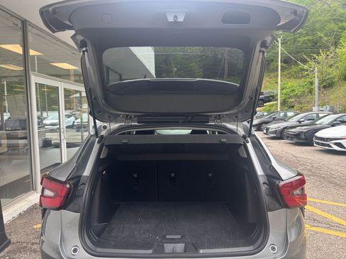 Used 2025 Chevrolet Trax LT FWD image 31