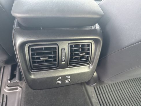 Used 2023 Toyota Crown Limited image 29