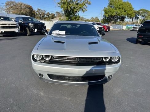 Used 2023 Dodge Challenger SXT image 2