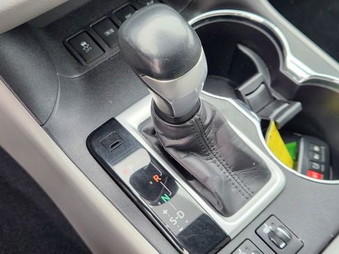 Used 2018 Toyota Highlander XLE image 13