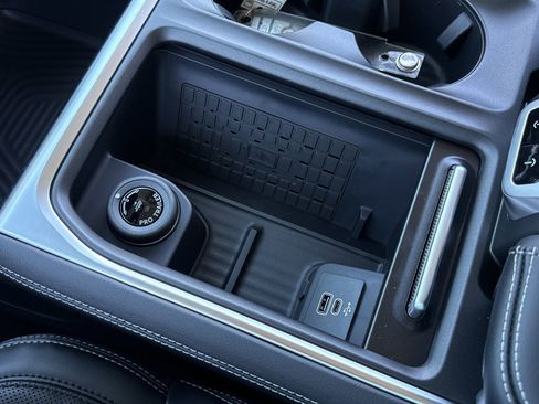 New 2025 Ford Expedition Platinum w/ Driver's Package image 13