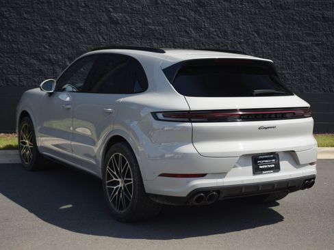 Certified 2026 Porsche Cayenne AWD/4WD image 3