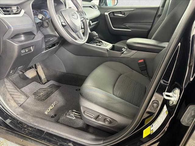 Used 2024 Toyota RAV4 SE AWD/4WD image 9