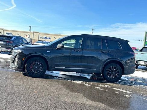 Used 2022 Cadillac XT6 Sport w/ Technology Package image 3